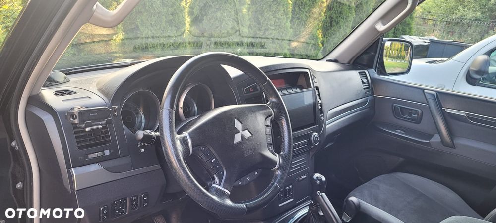 Mitsubishi Pajero - 4