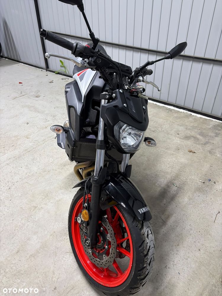 Yamaha MT - 12