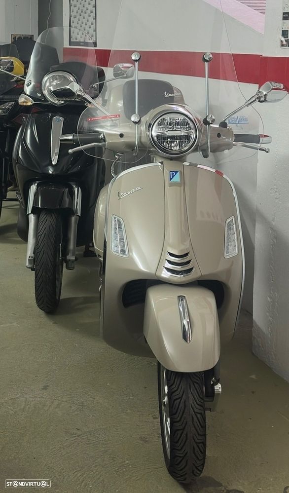 Piaggio Vespa 300 Super - 11