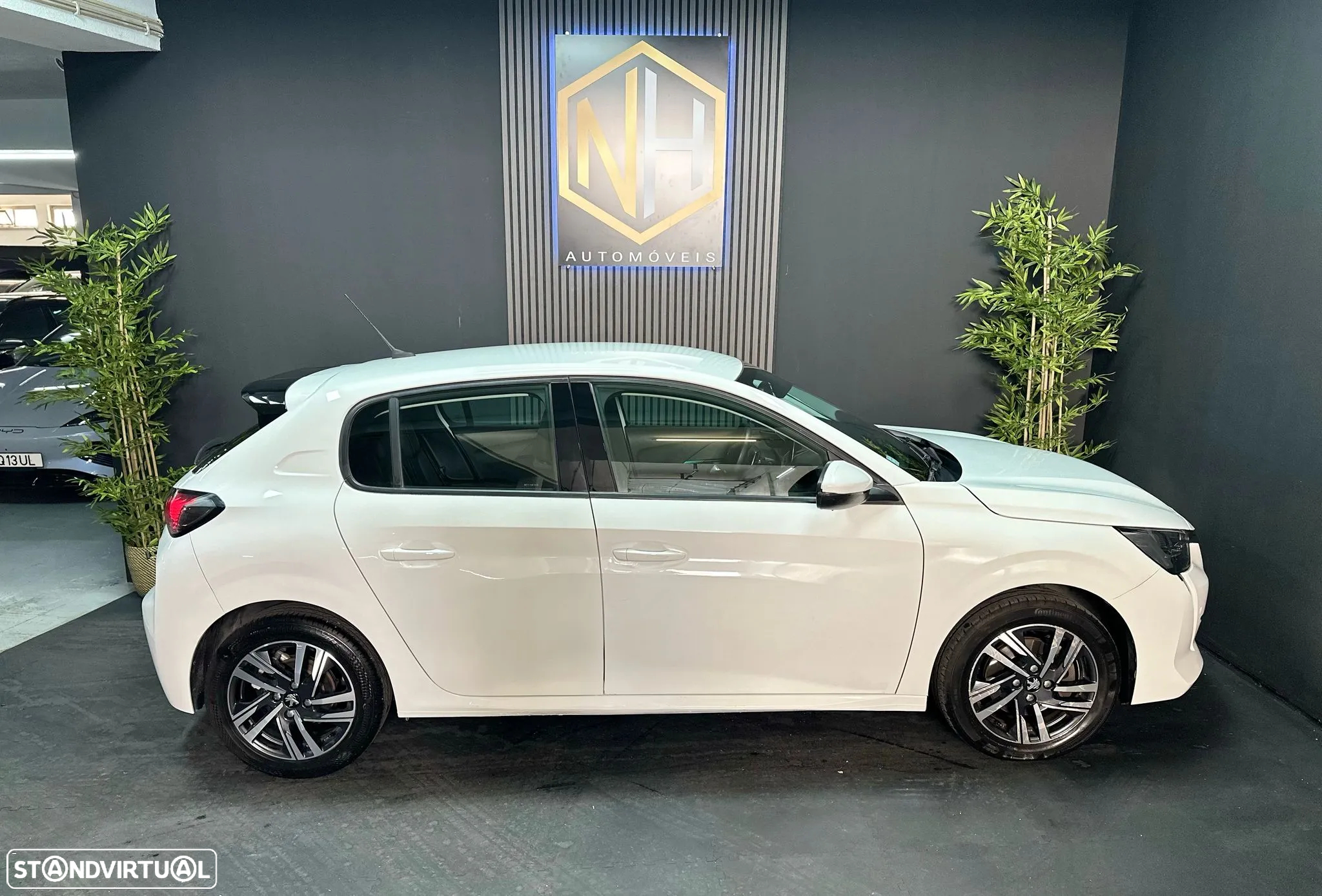 Peugeot 208 1.2 PureTech Allure EAT6 - 6
