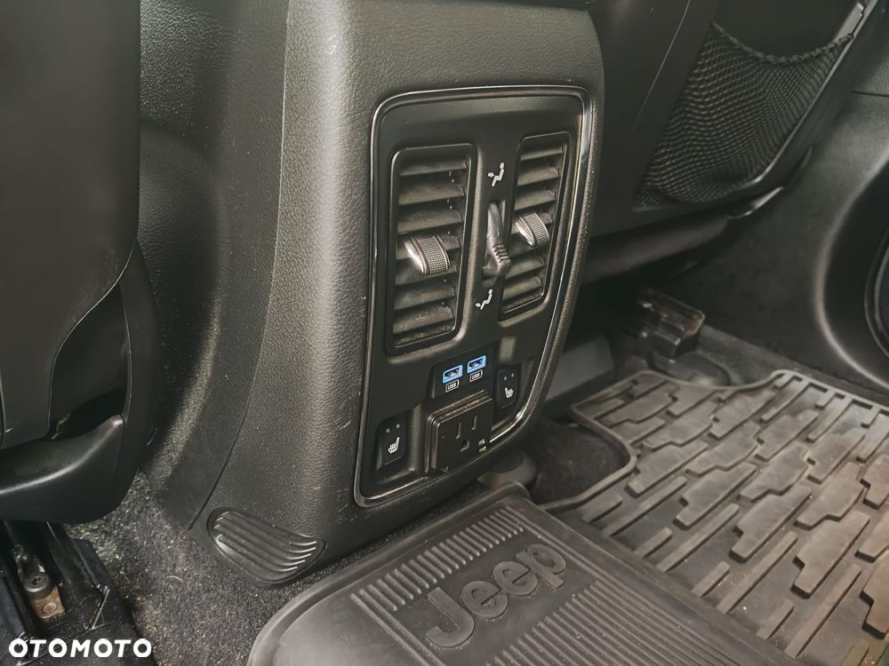 Jeep Grand Cherokee - 16
