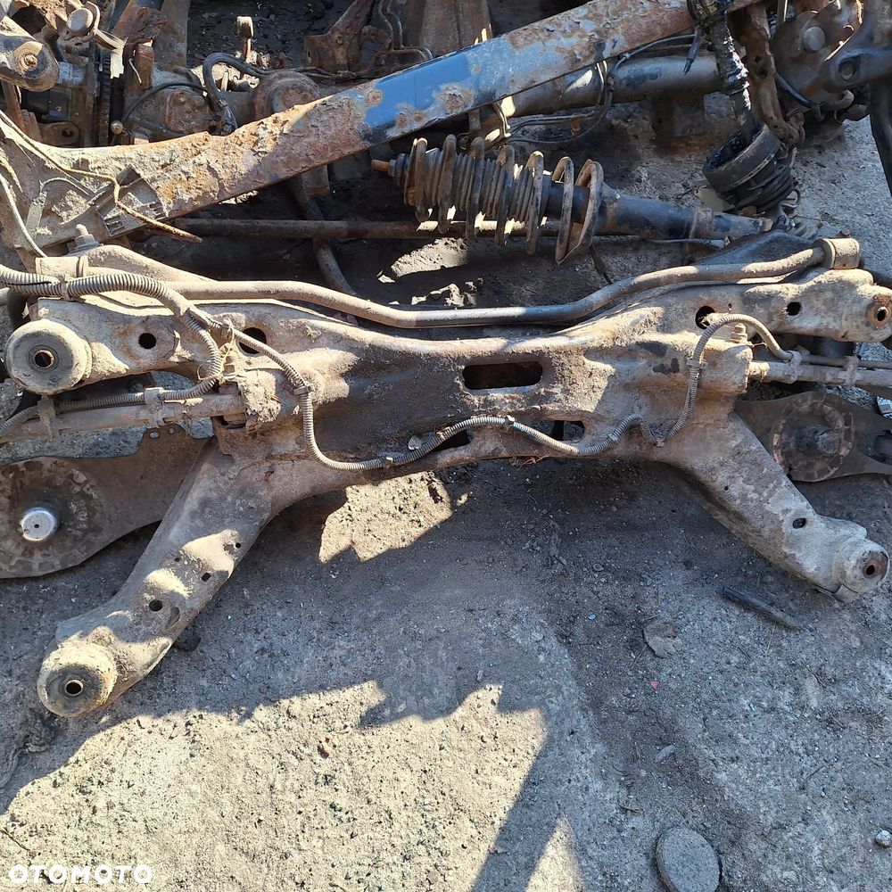 WOZEK ZAWIESZENIE SANAKI TRAWERS BELKA TYL VECTRA C - 4