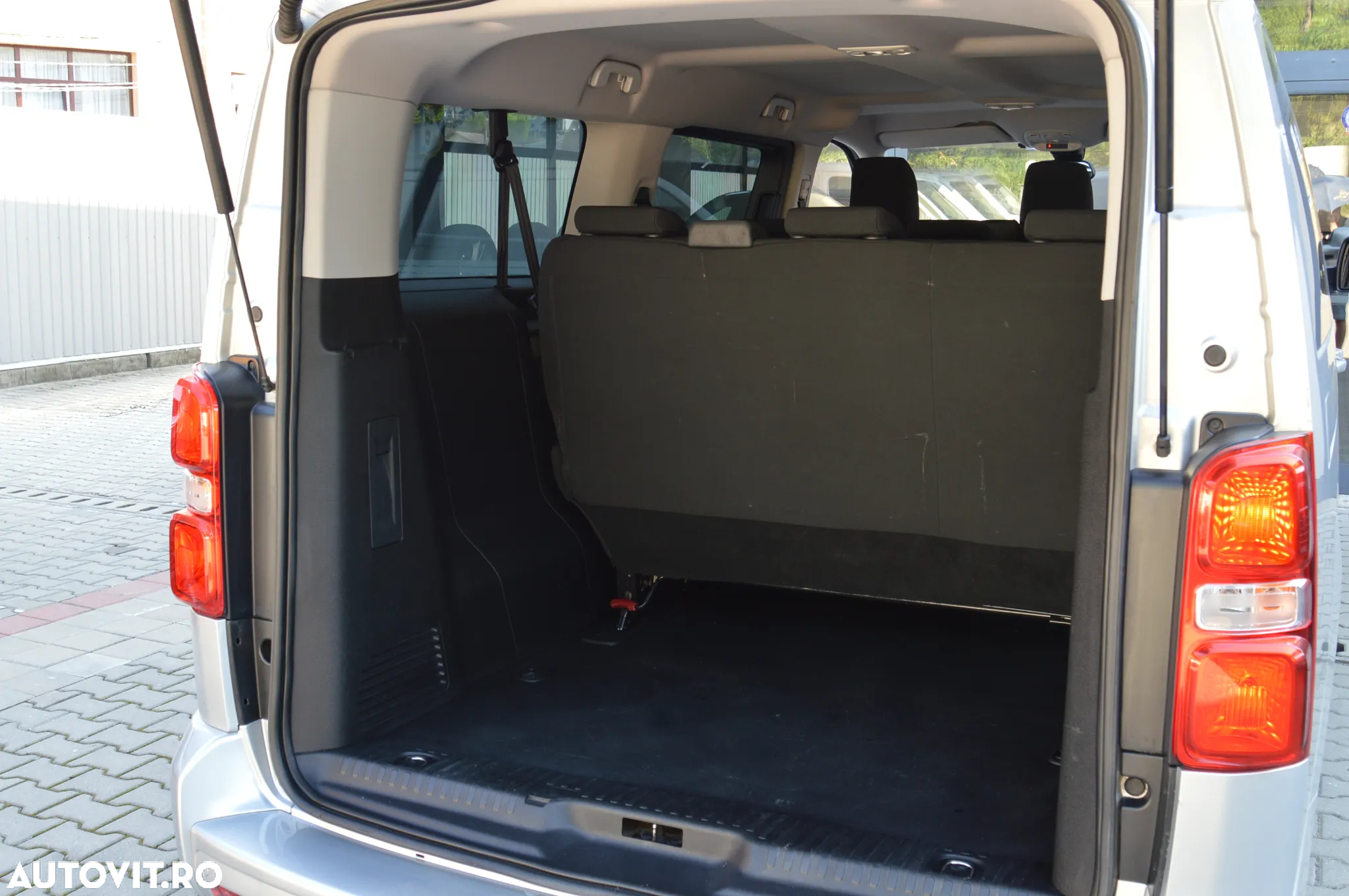 Peugeot Traveller L3H1 1.6 BlueHDI 115 S&S Combispace - 37