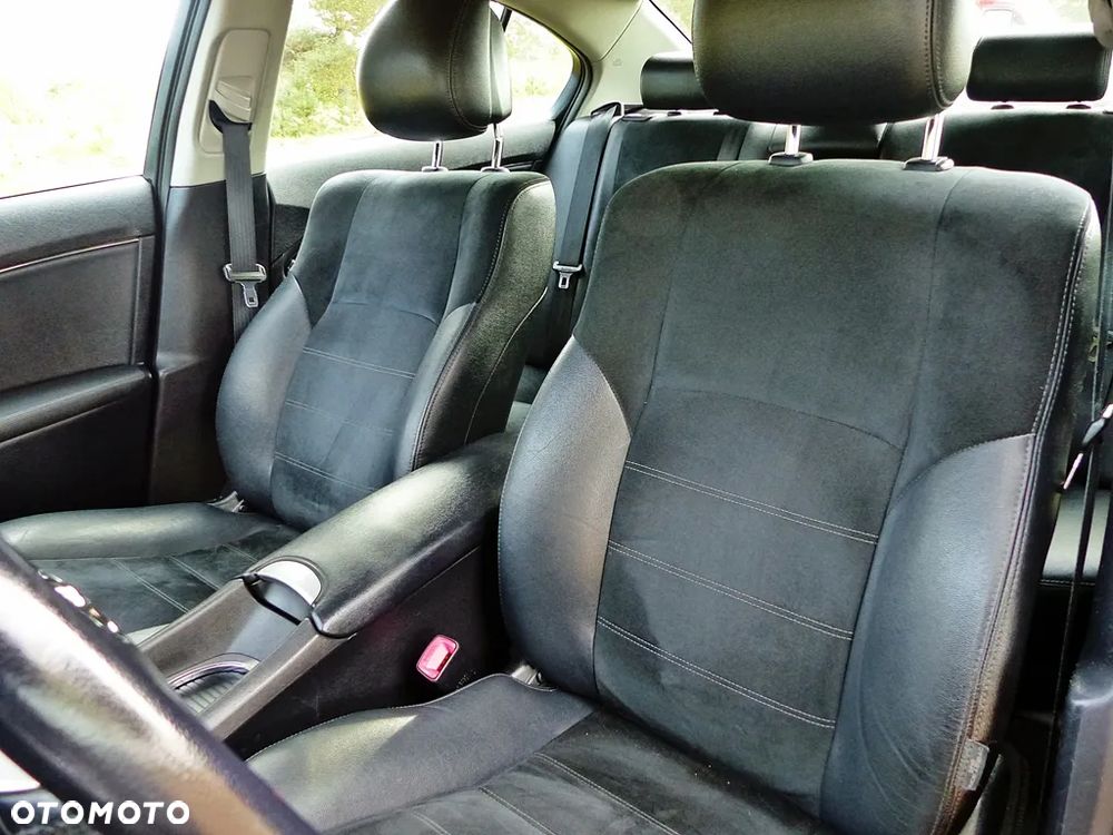 Toyota Avensis 1.8 Premium - 20