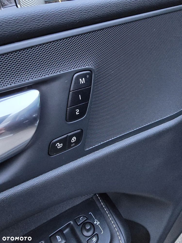 Volvo XC 60 B4 D AWD Plus Bright - 11