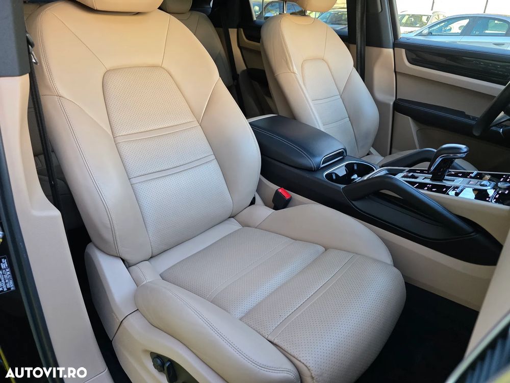 Porsche Cayenne - 12