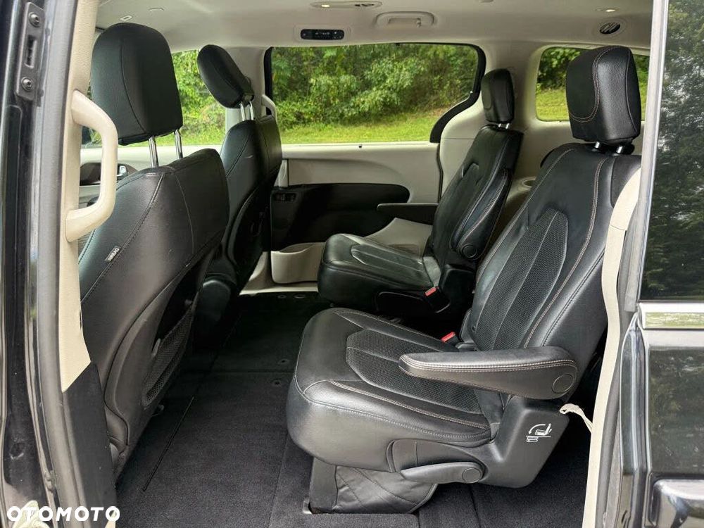 Chrysler Pacifica - 22