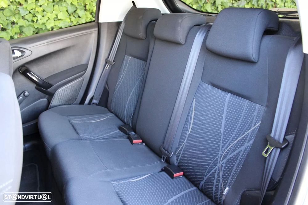 Peugeot 208 1.2 VTi Active — fotografia 13