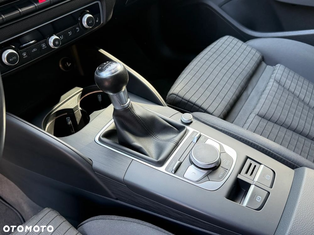 Audi A3 Limousine 1.5 TFSI cylinder on demand sport - 22