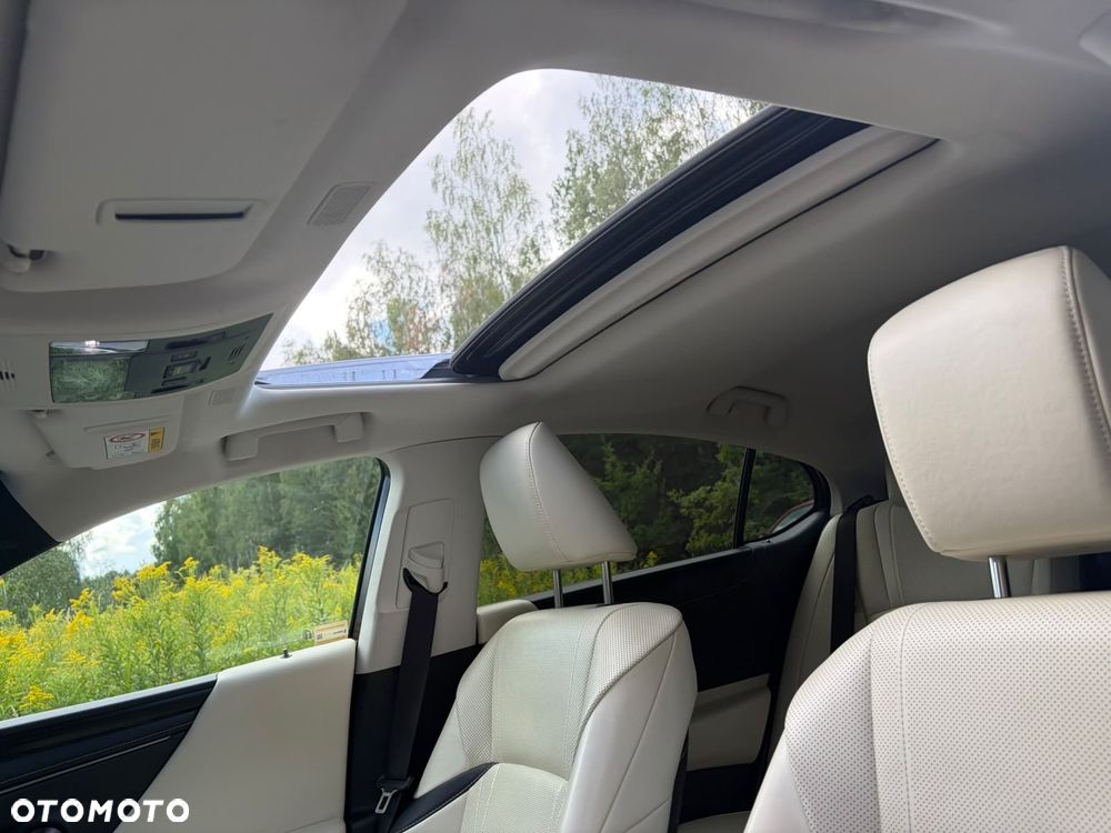 Lexus ES 300h Prestige - 36