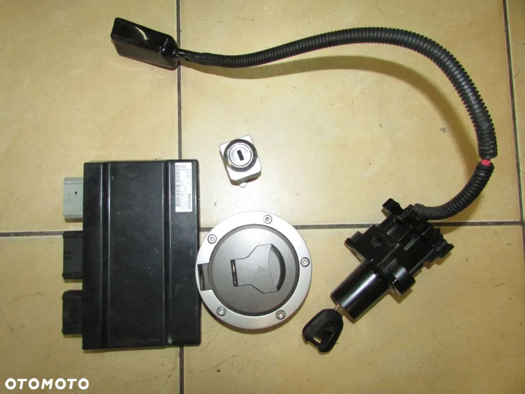 Honda Hornet CB 750 RH12 23+ moduł komputer stacyjka immo - 1
