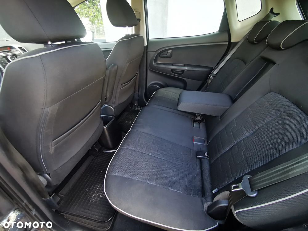 Kia Venga 1.6 CRDi 128 Business Line - 11
