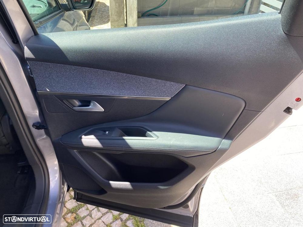 Peugeot 3008 BlueHDi 130 Stop & Start EAT8 Allure - 31