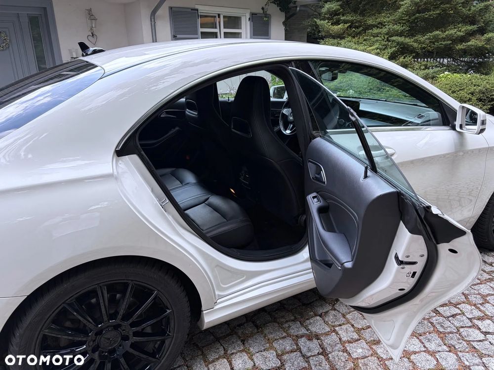 Mercedes-Benz CLA 250 4-Matic - 17