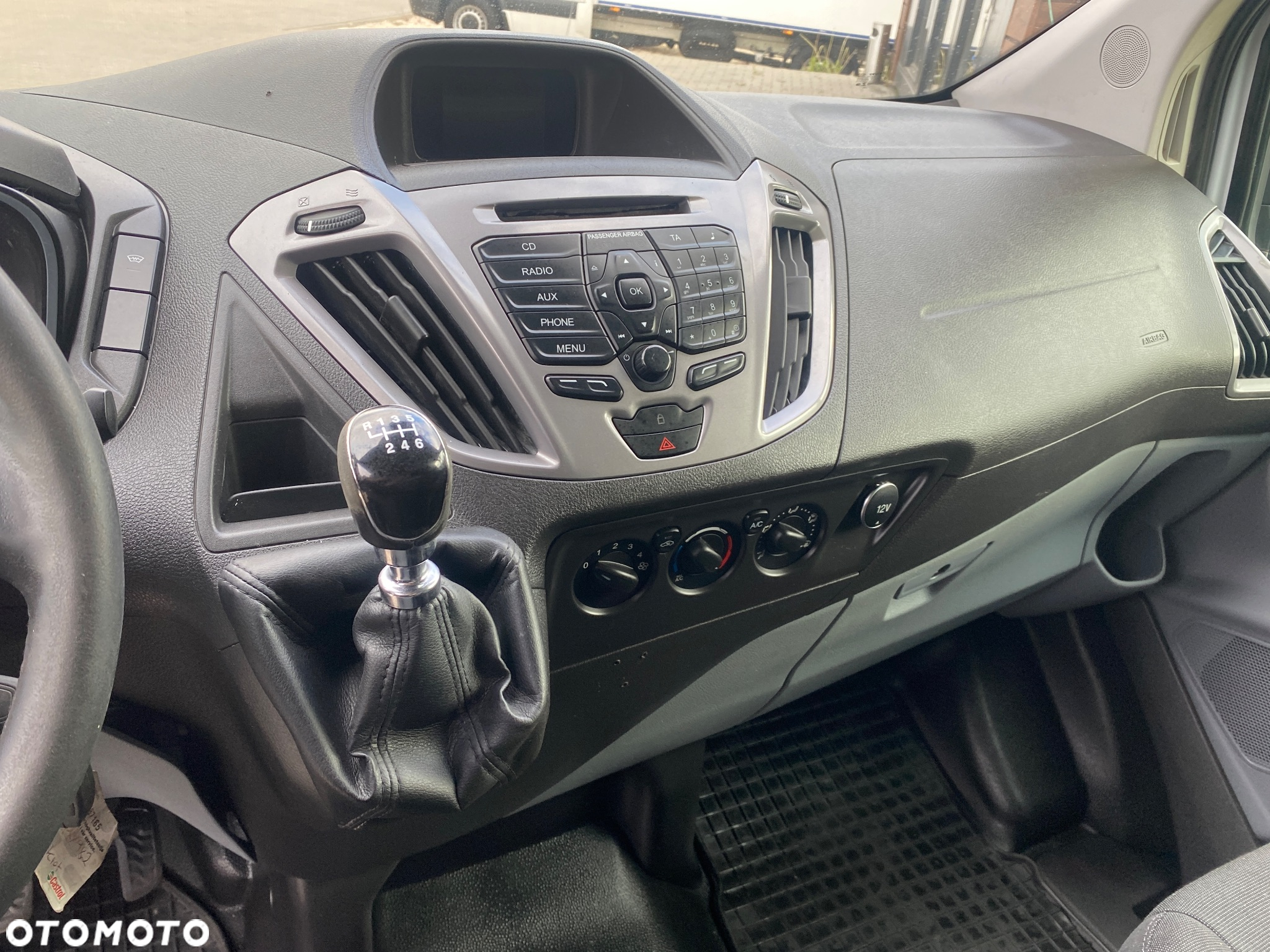Ford TRANSIT CUSTOM - 13
