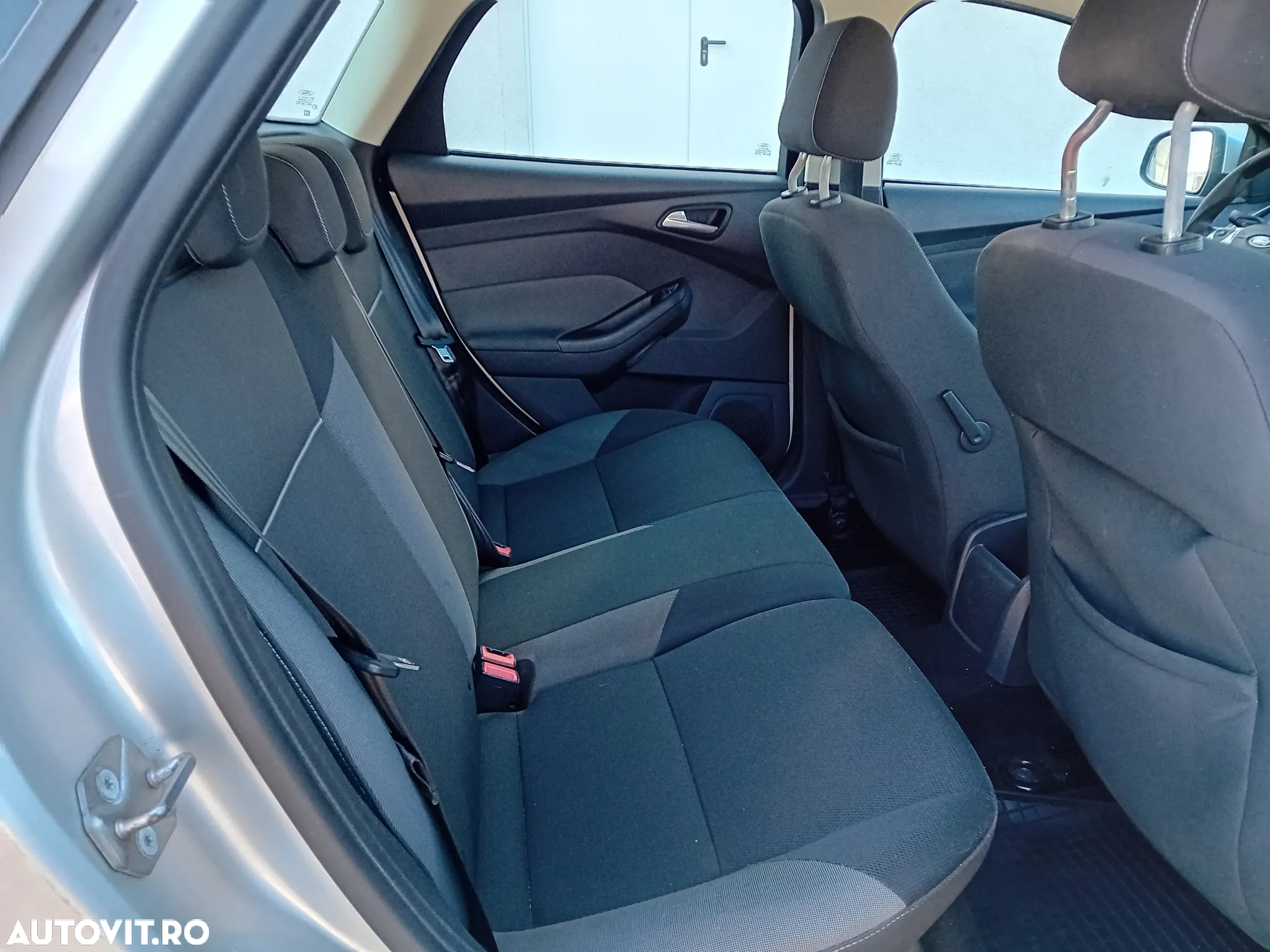Ford Focus Turnier 1.6 TDCi DPF Start-Stopp-System SYNC Edition - 10