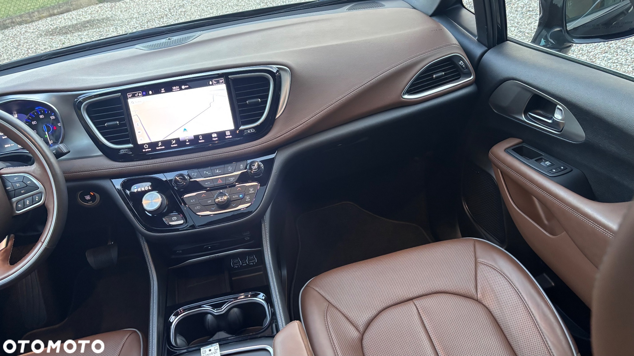 Chrysler Pacifica - 23