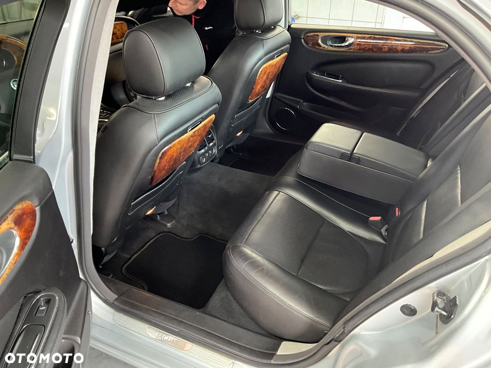 Jaguar XJ XJ8 4.2 LWB Executive - 5