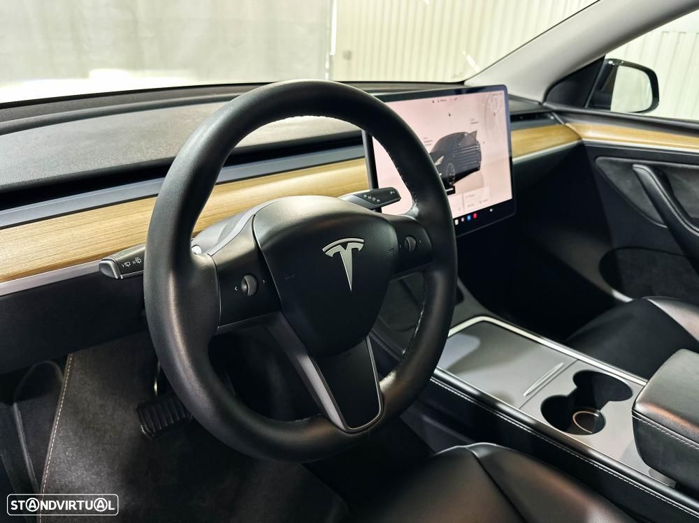 Tesla Model Y Long Range Dual Motor AWD - 19