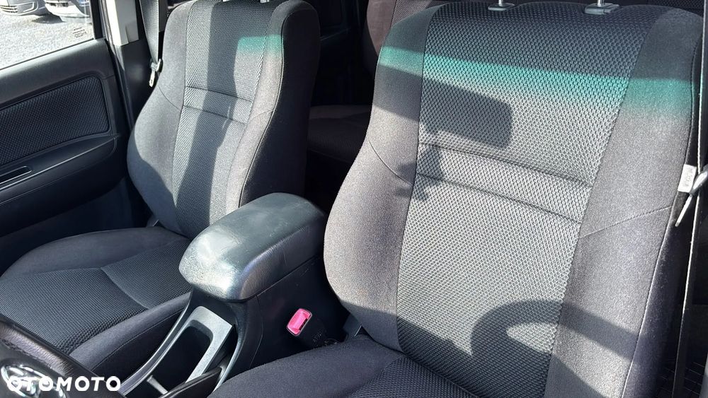 Toyota Hilux 4x4 Double Cab Life - 17