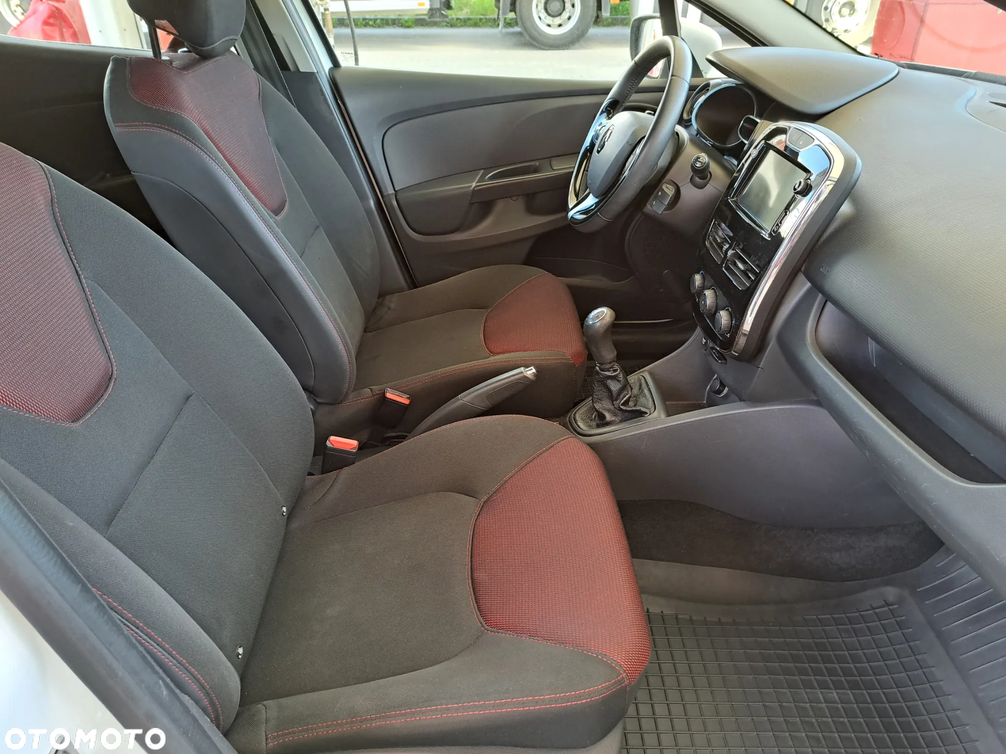 Renault Clio - 19