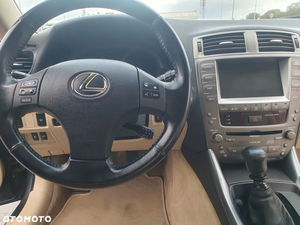 Lexus IS 220 D Prestige - 8