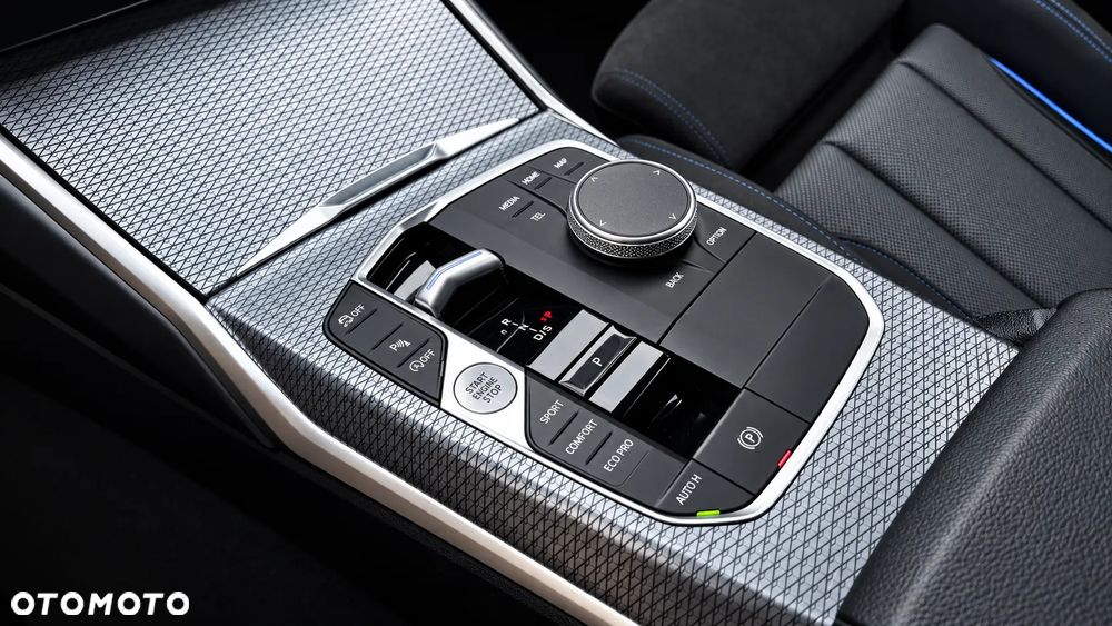 BMW Seria 3 330i xDrive M Sport Edition sport - 24