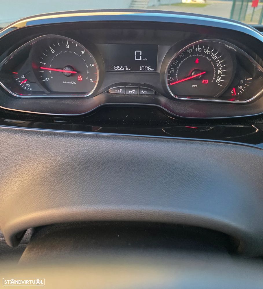 Peugeot 208 1.4 HDi Allure - 8