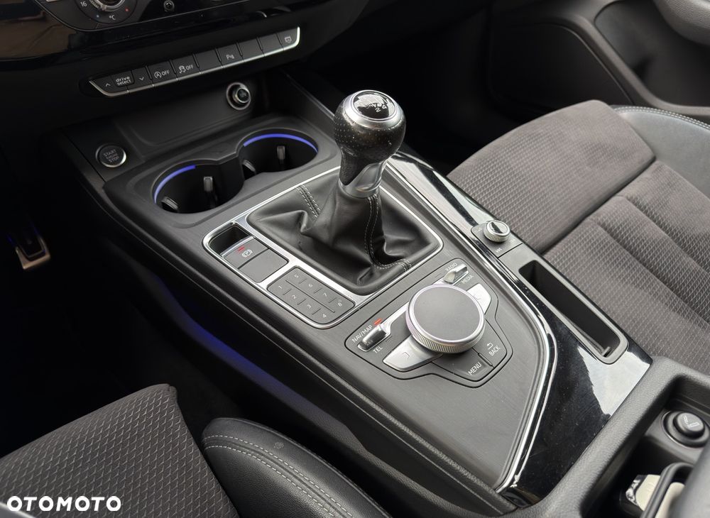 Audi A4 Avant 40 TFSI sport - 36