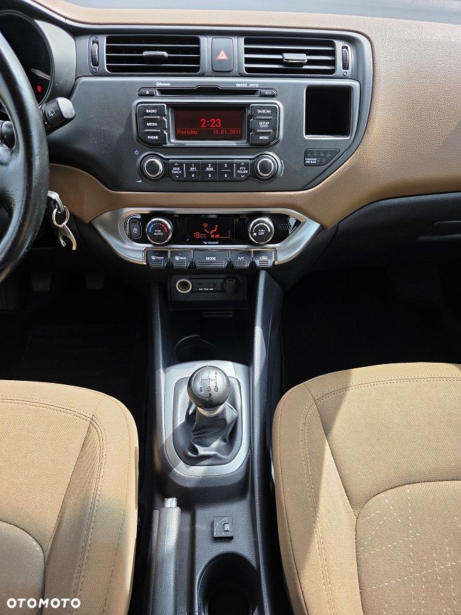 Kia Rio 1.2 Dream Team Edition - 25