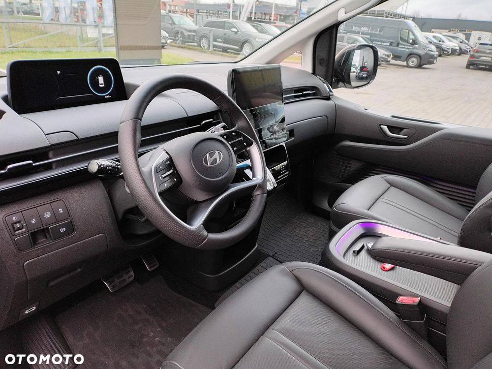 Hyundai Staria 1.6 T-GDI HEV Luxury - 35