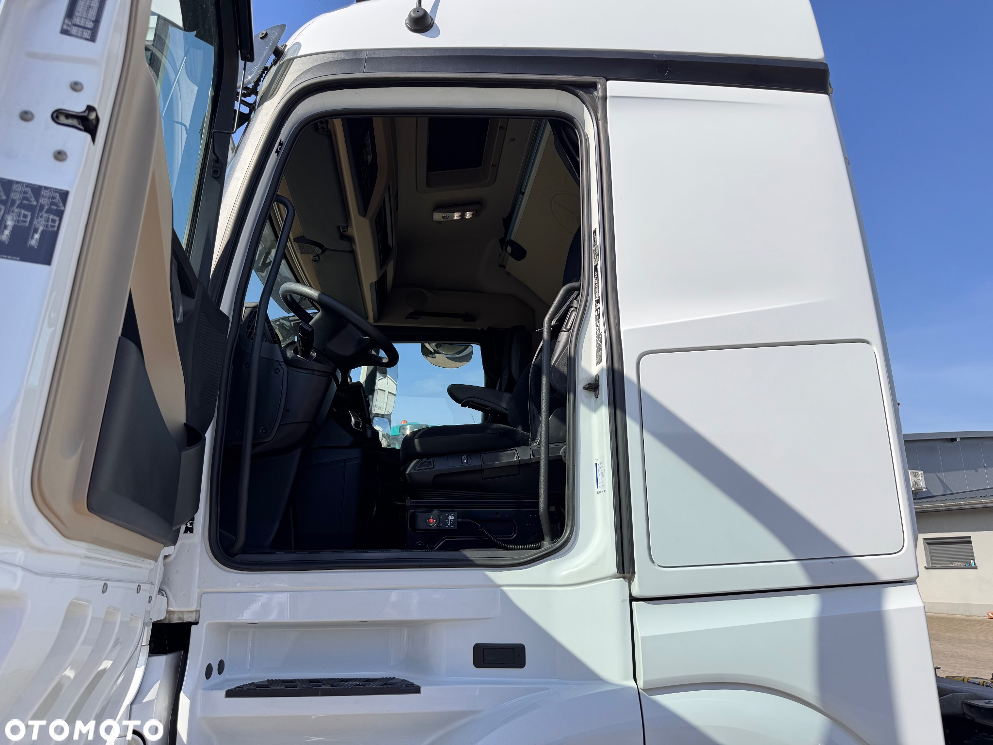 Mercedes-Benz Actros - 16