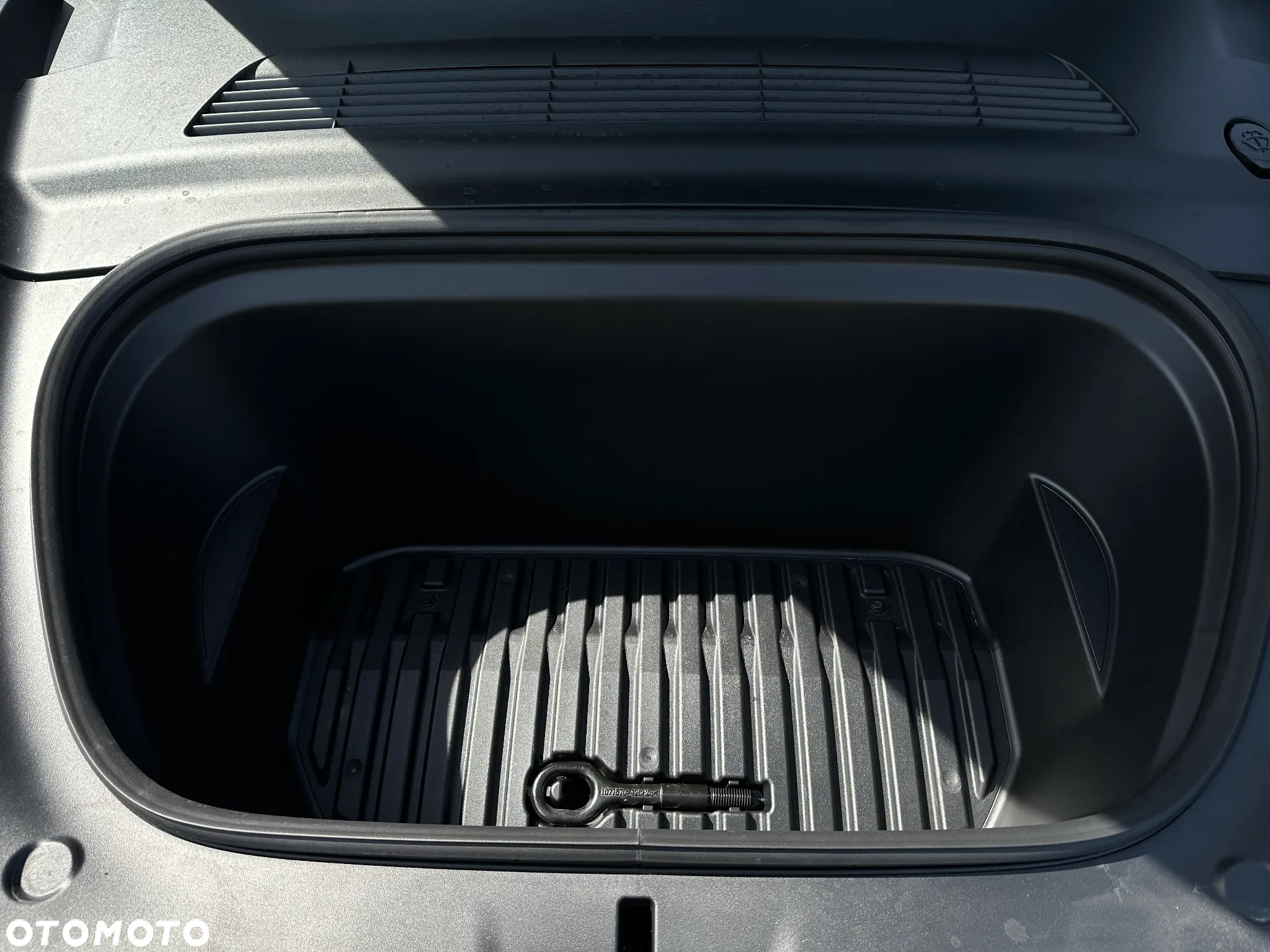 Tesla Y Model Long Range Dual Motor AWD - 8