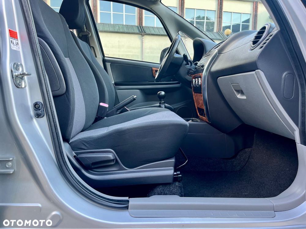 Suzuki SX4 1.6 GS / Premium - 13