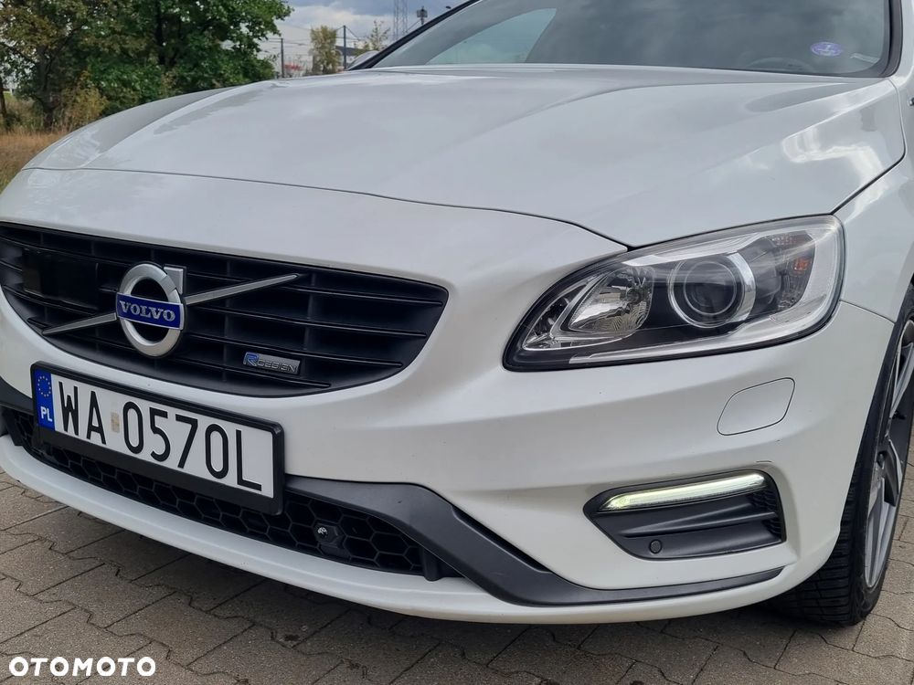 Volvo V60 D6 AWD Plug-in Hybrid R-Design Summum - 16