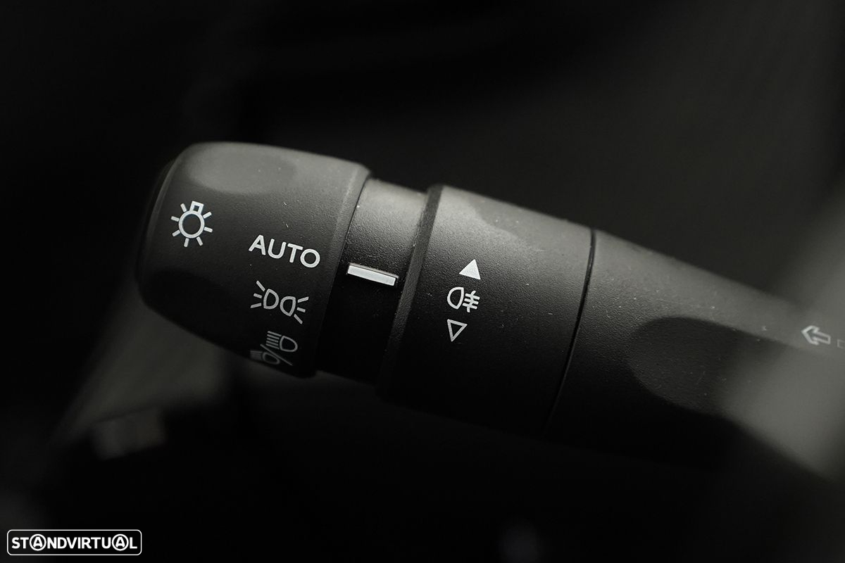 Peugeot 2008 1.2 PureTech Allure - 18