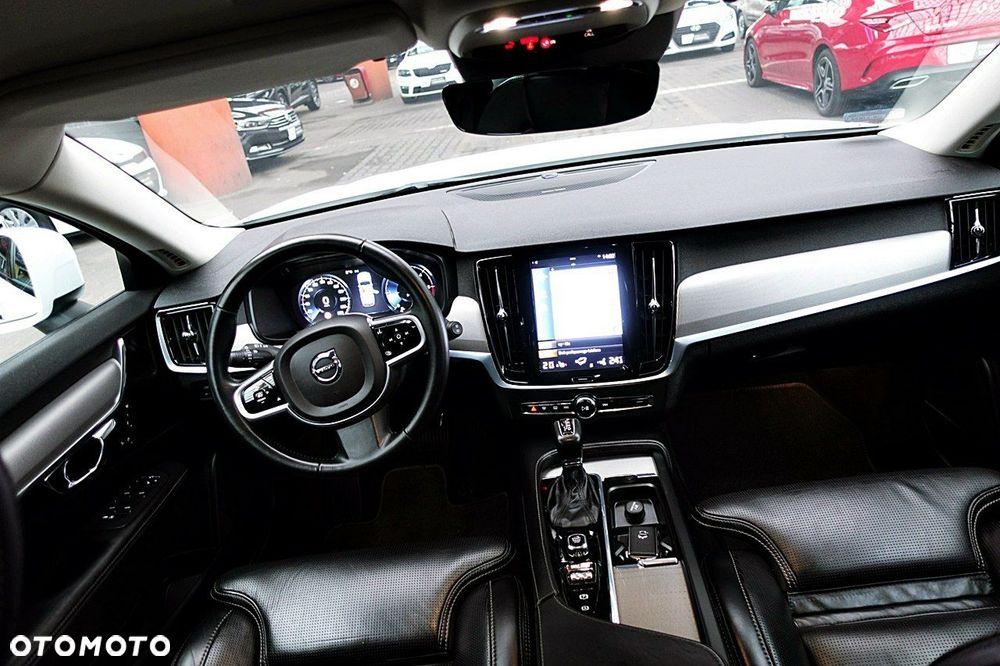 Volvo V90 Cross Country - 13