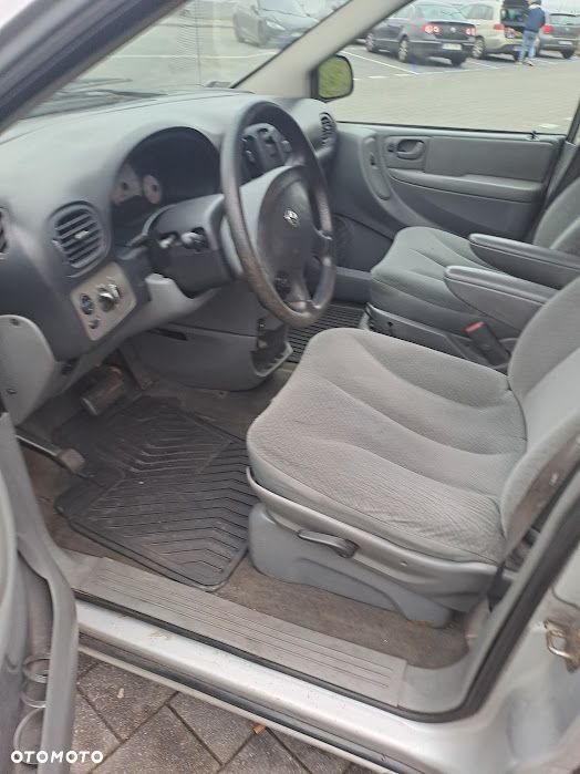 Dodge Caravan - 9