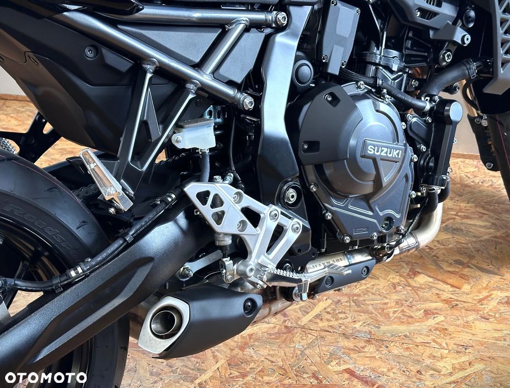 Suzuki GSX - 11