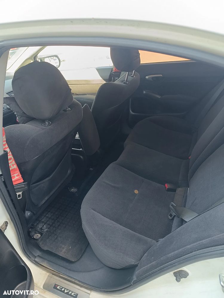 Honda Civic 1.8 S - 7