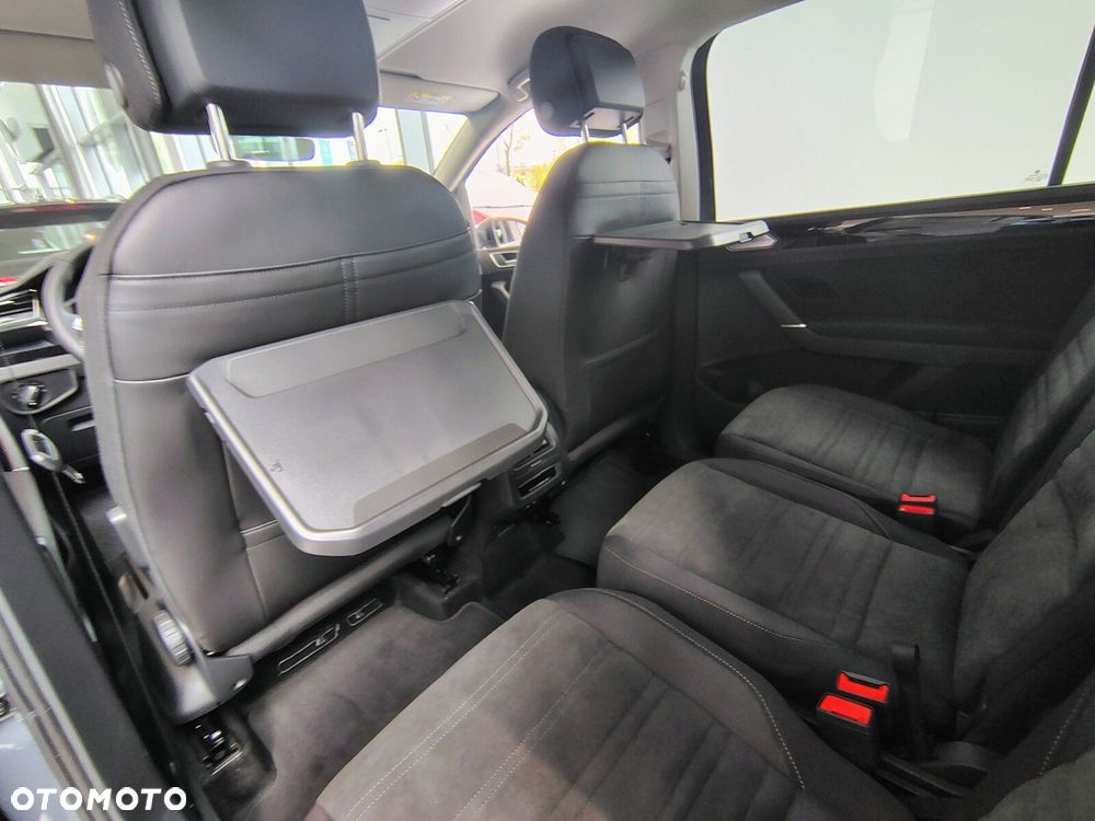 Volkswagen Touran - 24