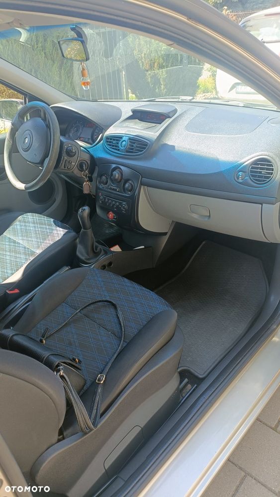 Renault Clio 1.4 16V Authentique - 7