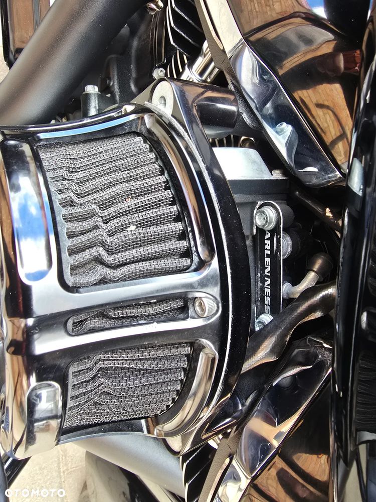 Harley-Davidson Touring Street Glide - 23