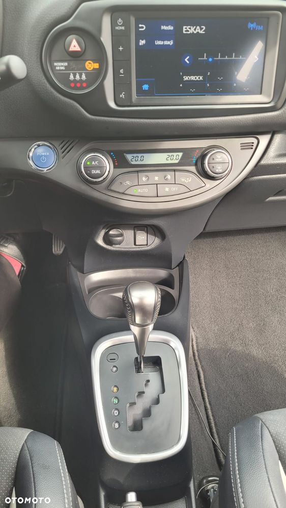 Toyota Yaris Hybrid 100 Business Edition - 11