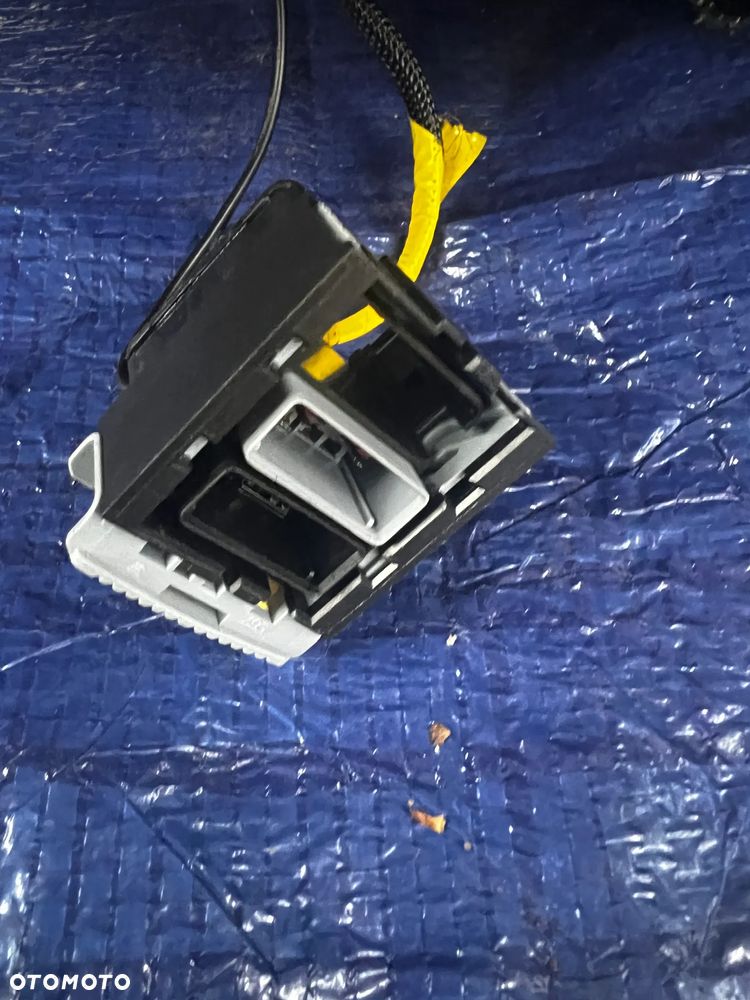 KOMPLET FOTELI FOTELE FIAT 500L ŁADNE UCHWYTY MONTAŻOWE PRZEDNICH FOTELI - 8