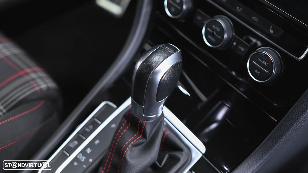 VW Golf GTI 2.0 TSI OPF DSG Performance - 42