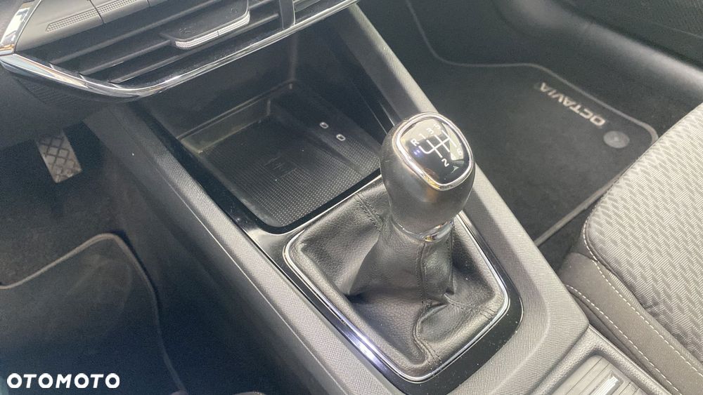Skoda Octavia 2.0 TDI Style - 19
