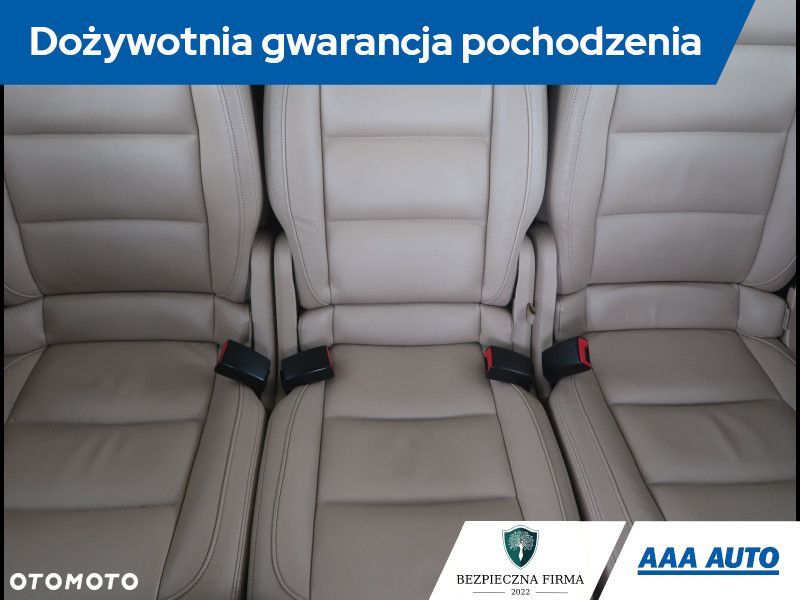 Volkswagen Touran - 11