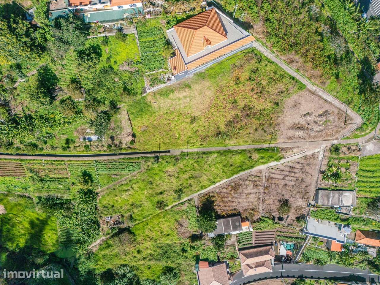 Oportunidade Única: Terreno com Construção em Curso e Vista Deslumbran - Grande imagem: 4/23