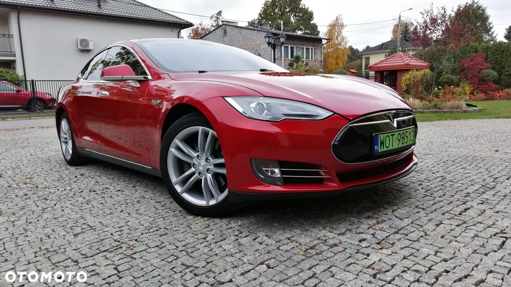 Tesla Model S 85 - 11